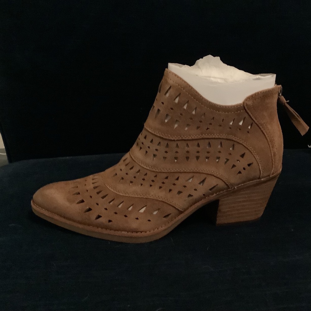 Sofft low cut super cute boot, brand new size 10